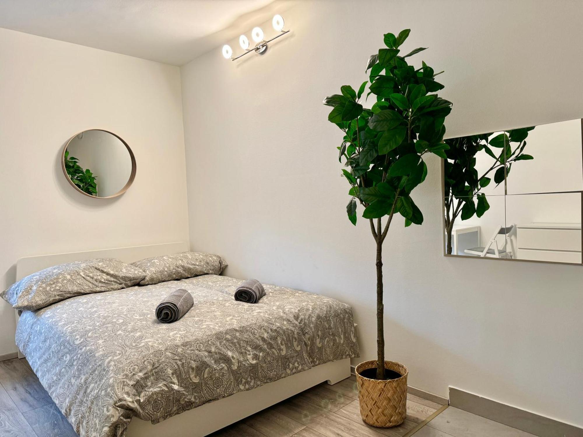 Stylish Schonbrunn Apartments With Free Parking เวียนนา ภายนอก รูปภาพ