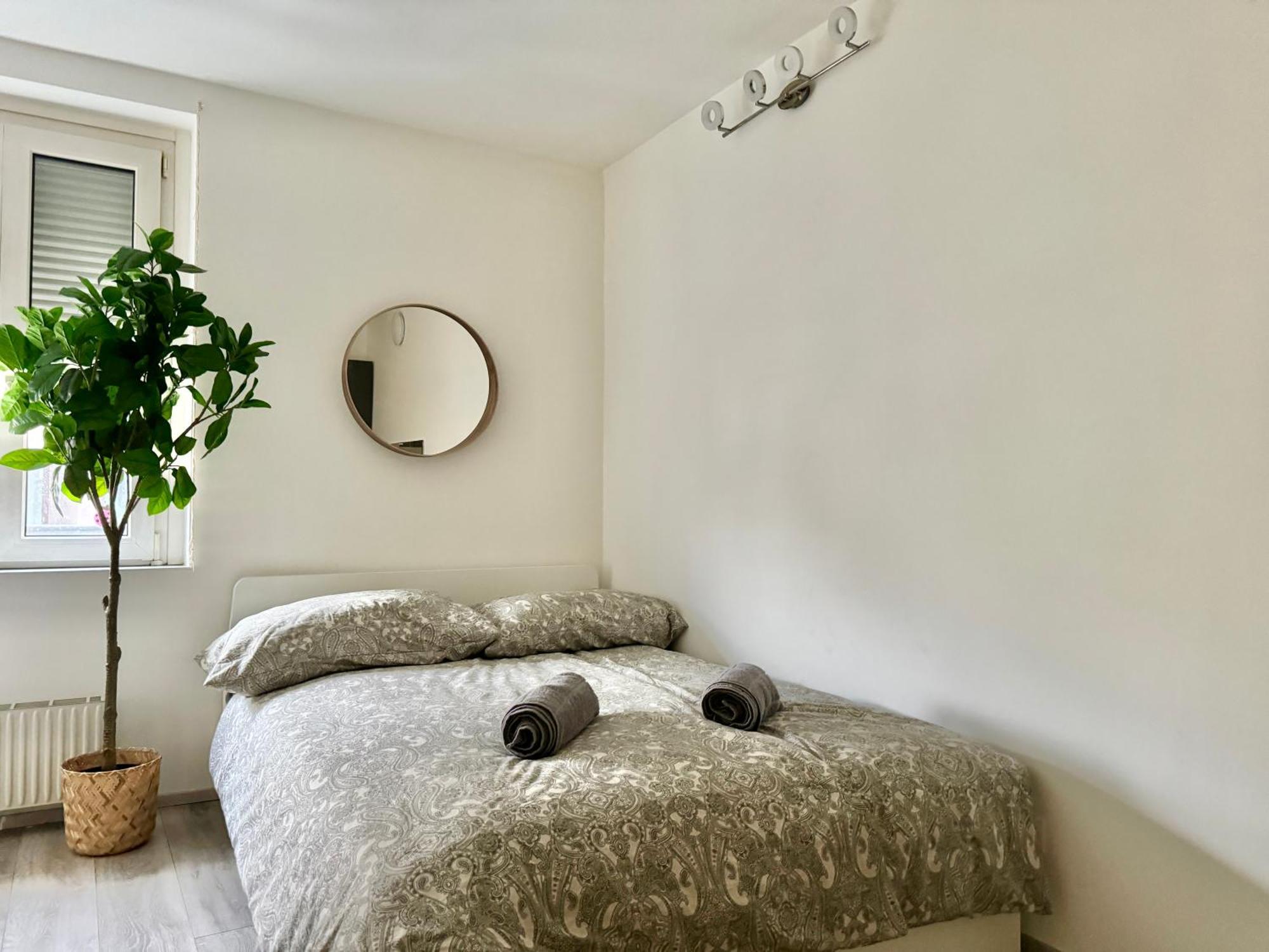 Stylish Schonbrunn Apartments With Free Parking เวียนนา ภายนอก รูปภาพ