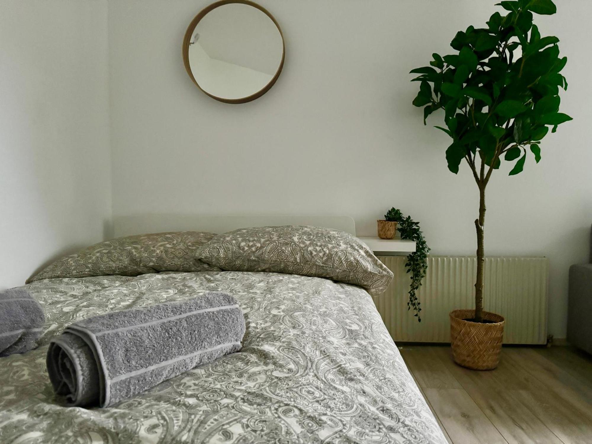 Stylish Schonbrunn Apartments With Free Parking เวียนนา ภายนอก รูปภาพ