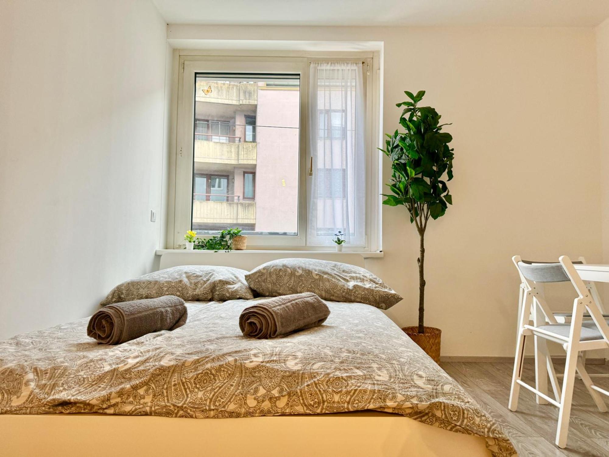 Stylish Schonbrunn Apartments With Free Parking เวียนนา ภายนอก รูปภาพ