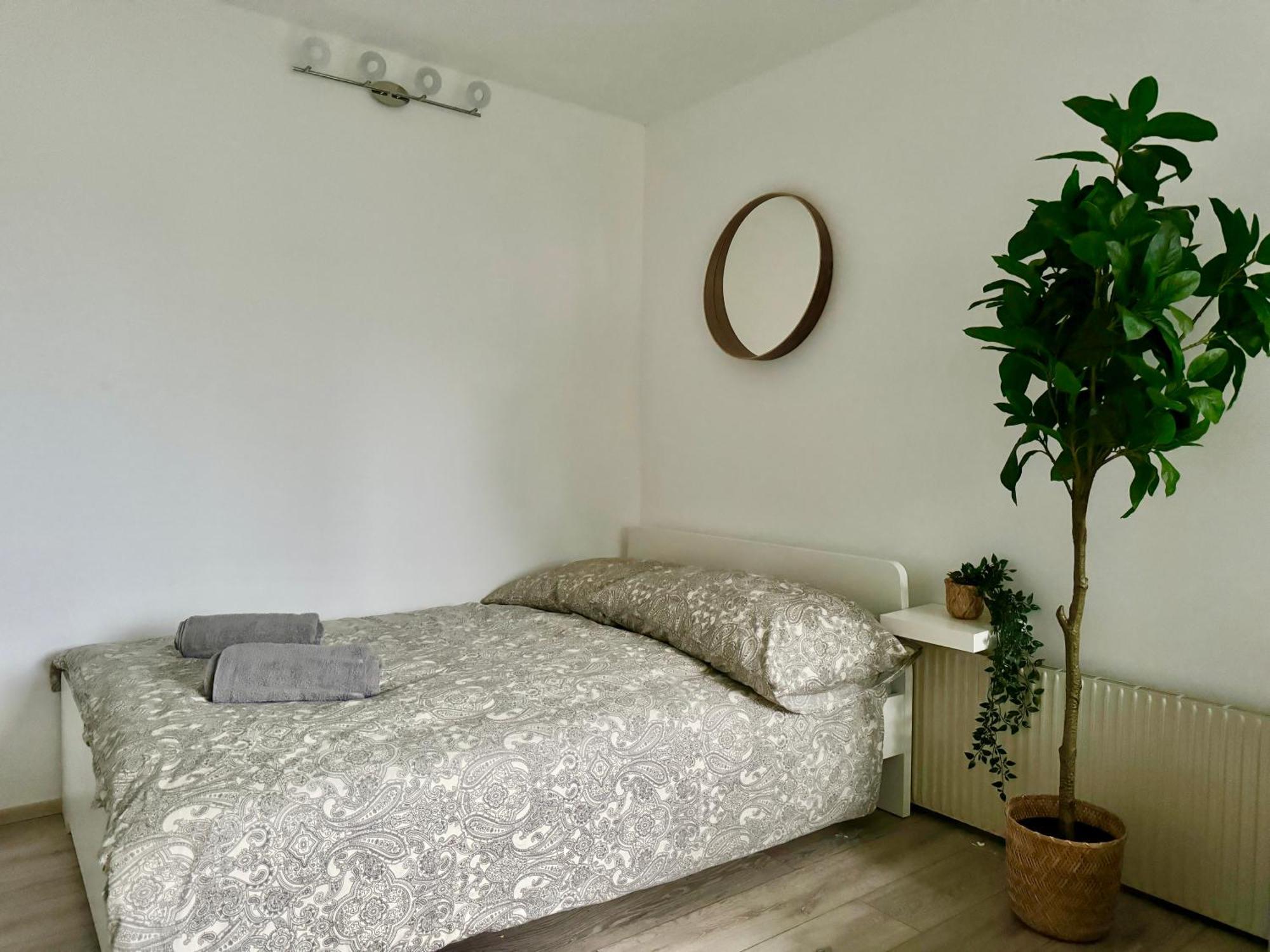 Stylish Schonbrunn Apartments With Free Parking เวียนนา ภายนอก รูปภาพ