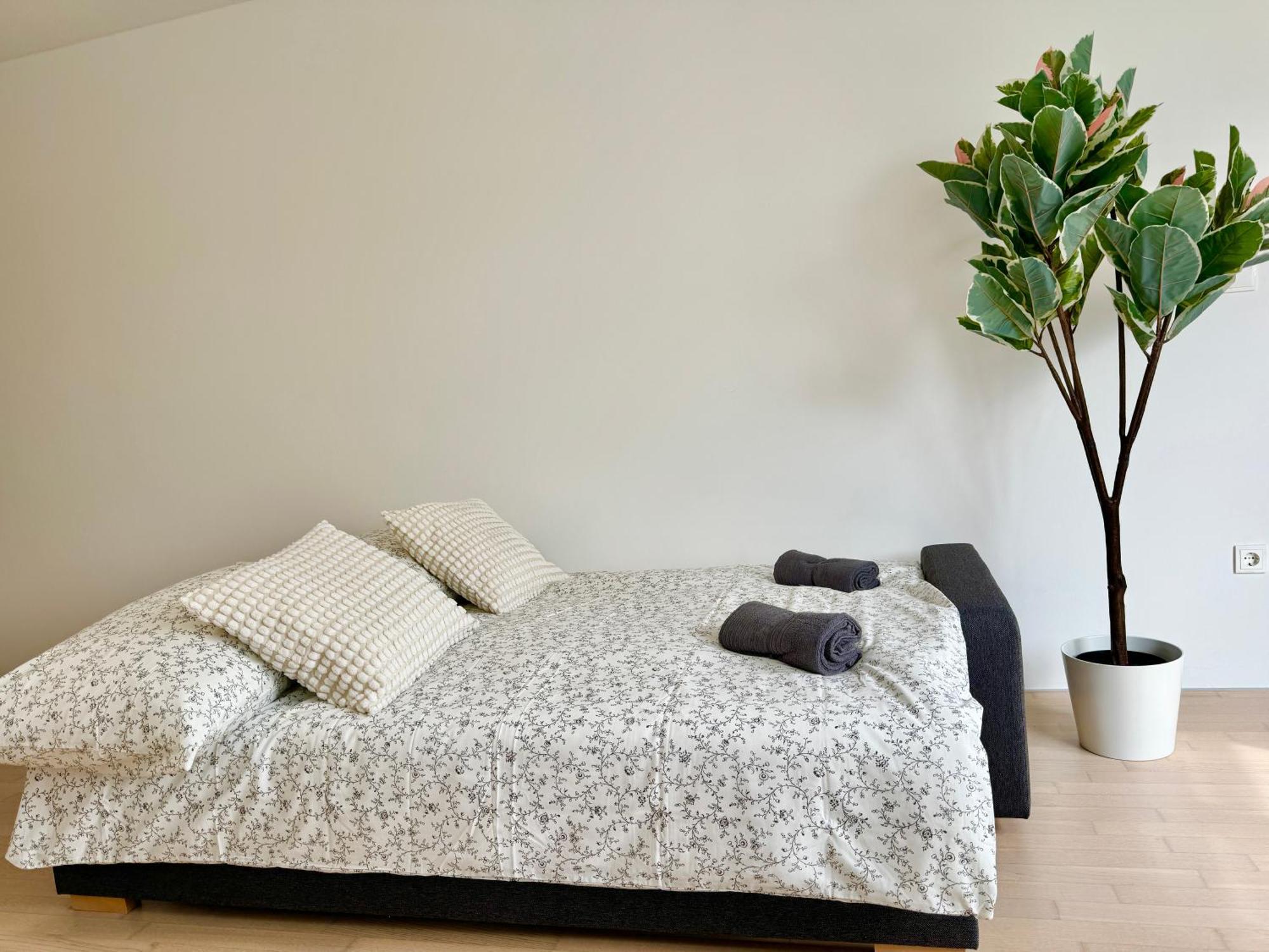 Stylish Schonbrunn Apartments With Free Parking เวียนนา ภายนอก รูปภาพ