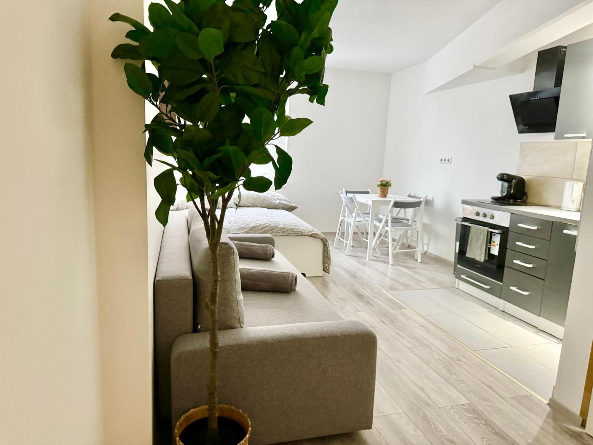 Stylish Schonbrunn Apartments With Free Parking เวียนนา ภายนอก รูปภาพ