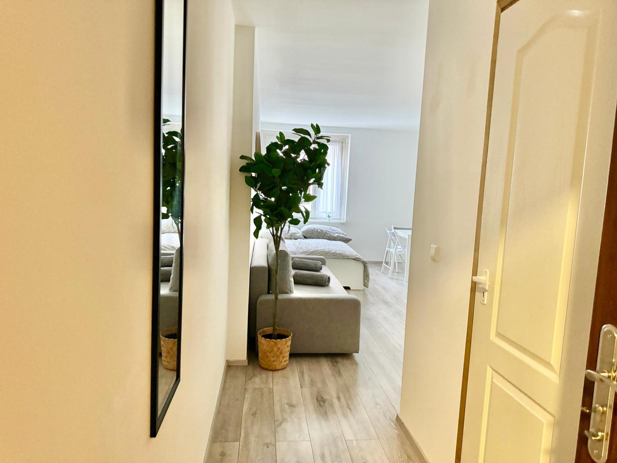 Stylish Schonbrunn Apartments With Free Parking เวียนนา ภายนอก รูปภาพ