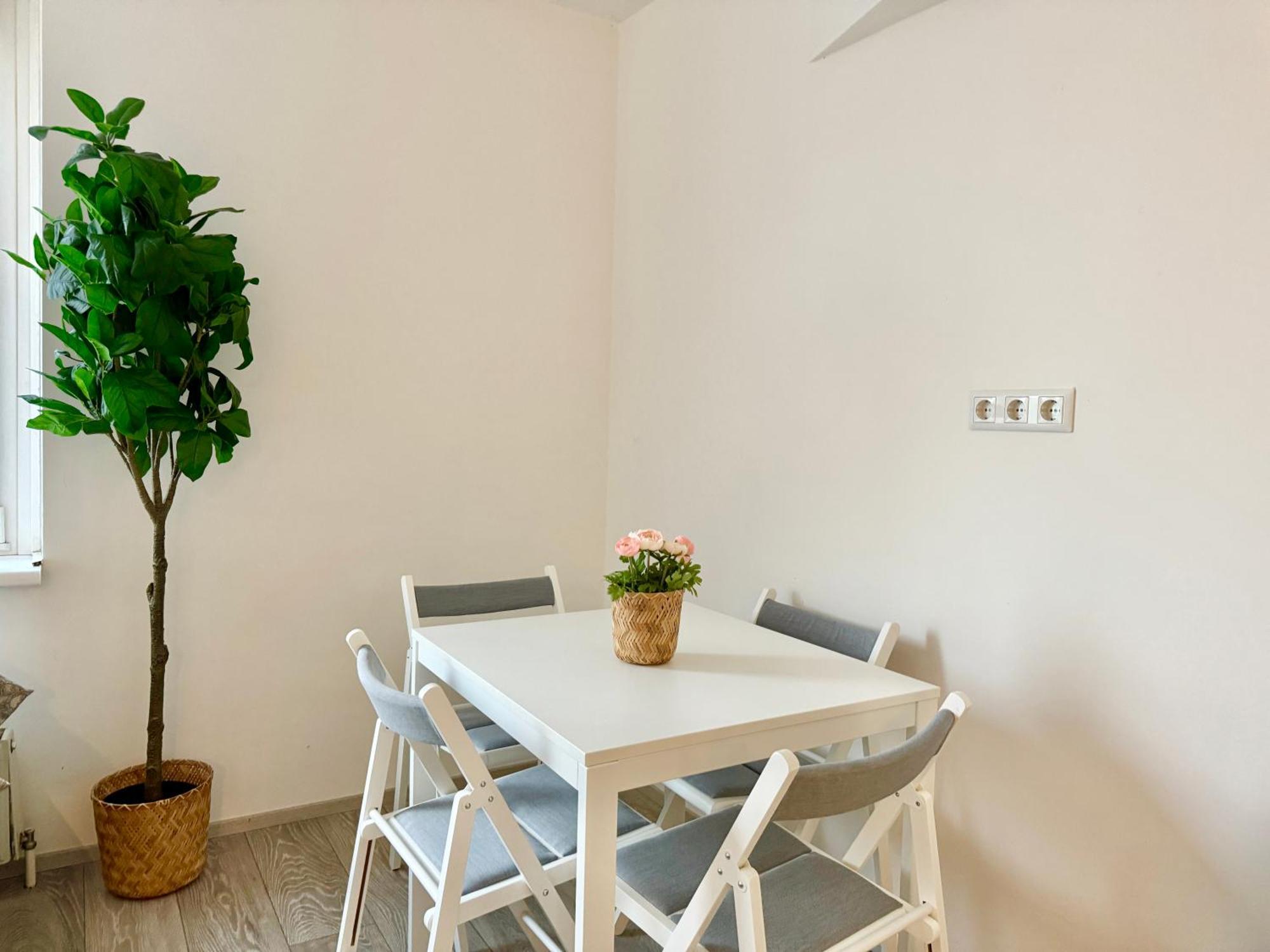 Stylish Schonbrunn Apartments With Free Parking เวียนนา ภายนอก รูปภาพ