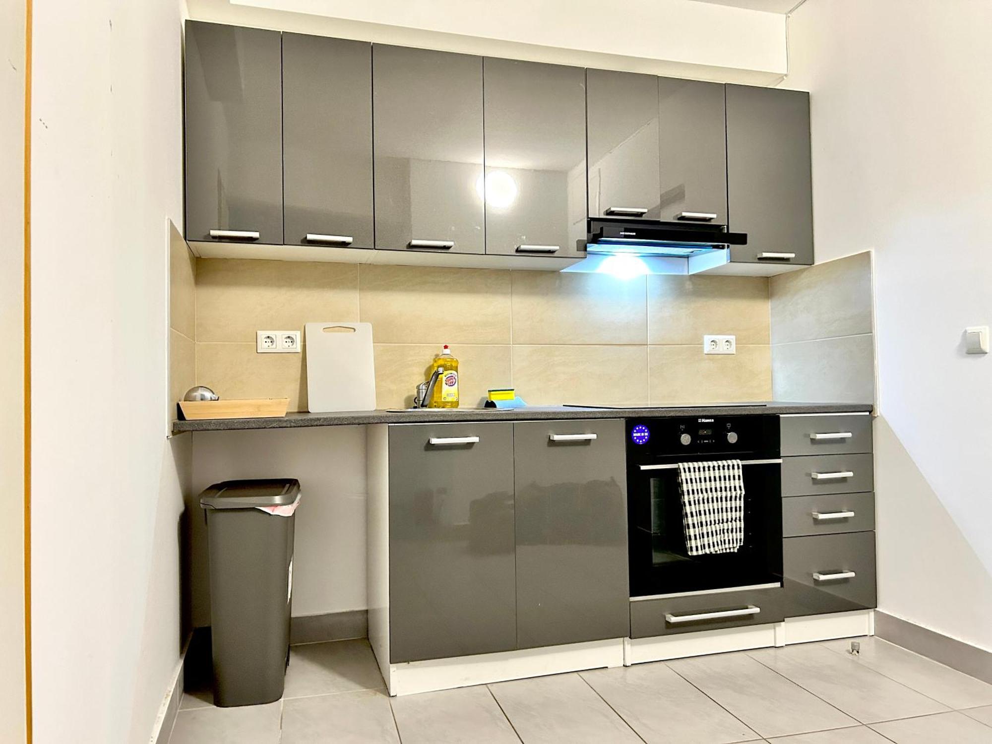 Stylish Schonbrunn Apartments With Free Parking เวียนนา ภายนอก รูปภาพ