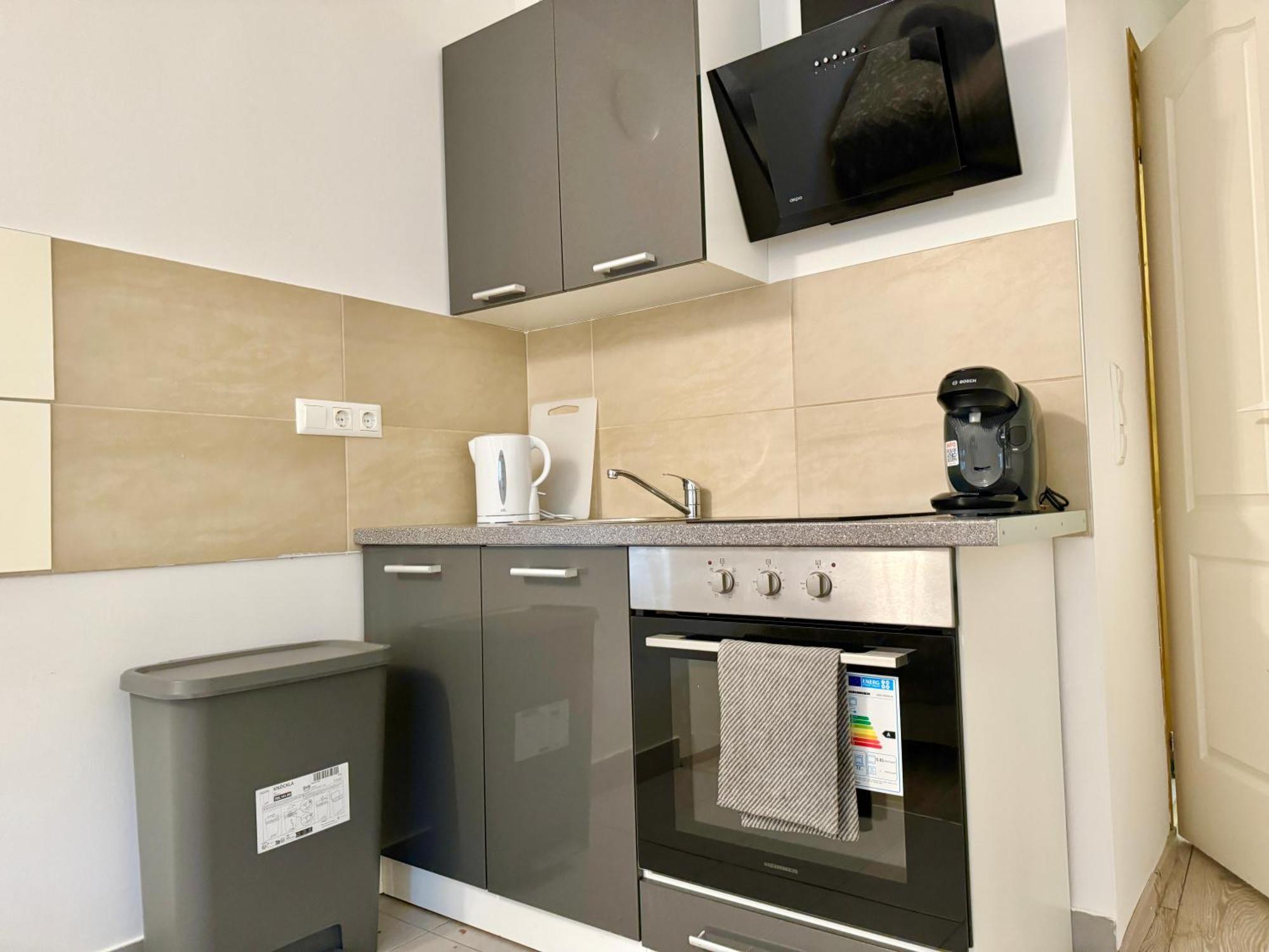 Stylish Schonbrunn Apartments With Free Parking เวียนนา ภายนอก รูปภาพ