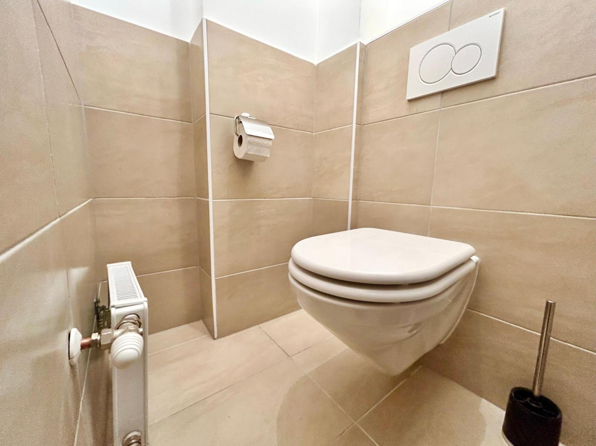 Stylish Schonbrunn Apartments With Free Parking เวียนนา ภายนอก รูปภาพ
